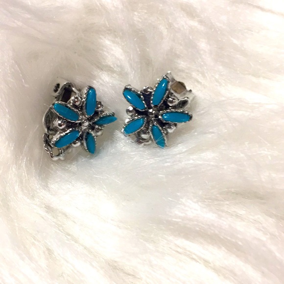 Vintage Jewelry - Clip on earring